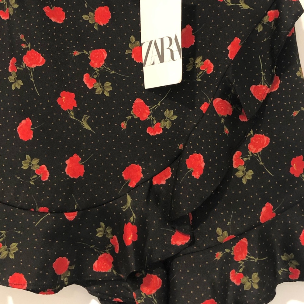 NWT Zara Black Printed Shorts with Ruffled Hem - Picture 3 of 3